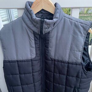 Men's Size Medium Nomad Quilted Zip Up Puffer Vest - Like New!